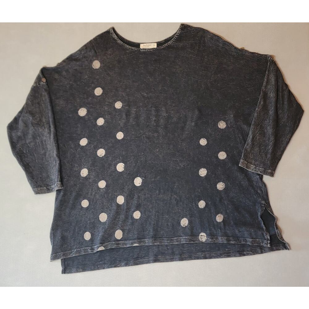 Jess & Jane Plus Size 1X Grey Mineral Wash Button Shoulder Polka Dot Top